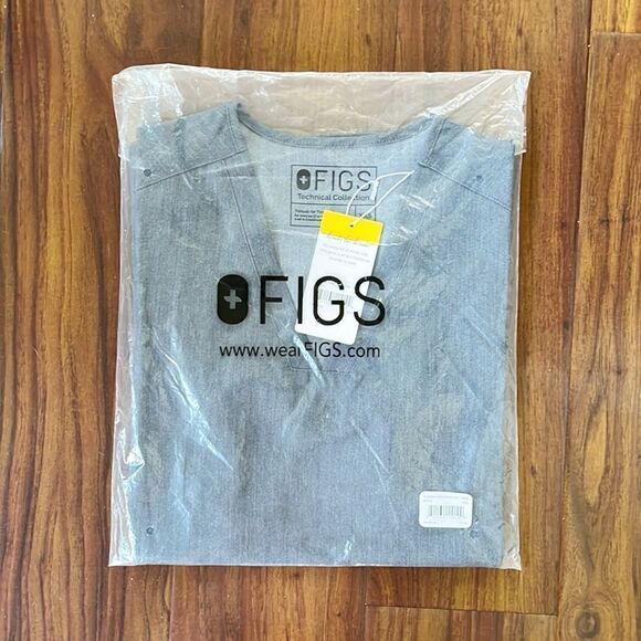 FIGS Casma Three Pocket V Neck Scrub Top - Picture 3 of 9